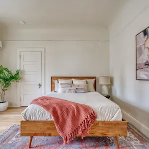 https://stay-collection-the-sullivans-gulch-lodge-94-walkscore.portland-hotels.info